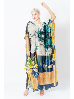 White Daisy and Iris Robe...